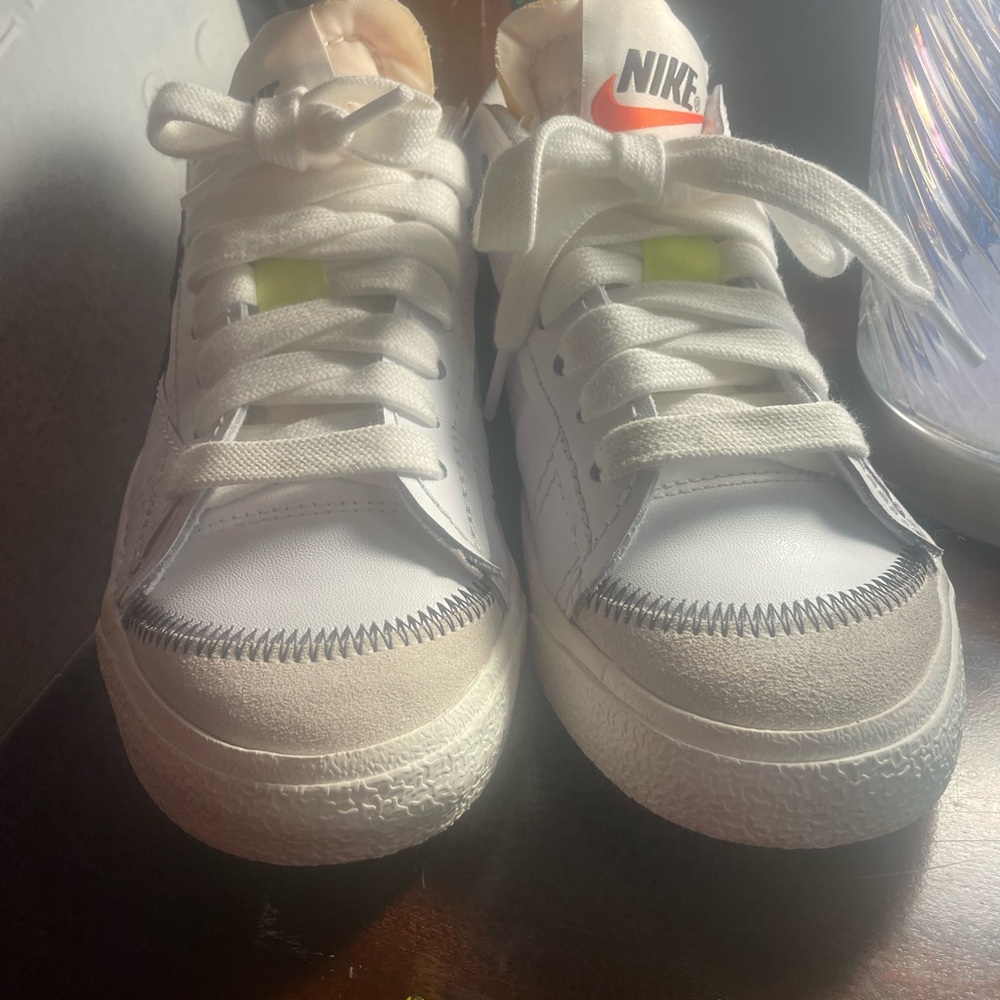 Nike Women's Blazer Low '77 Jumbo. 9.5 women, 8 men.